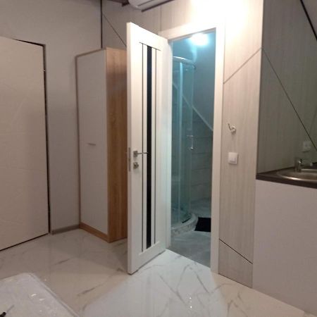 Pure Apartments Vip 5 Lviv Buitenkant foto