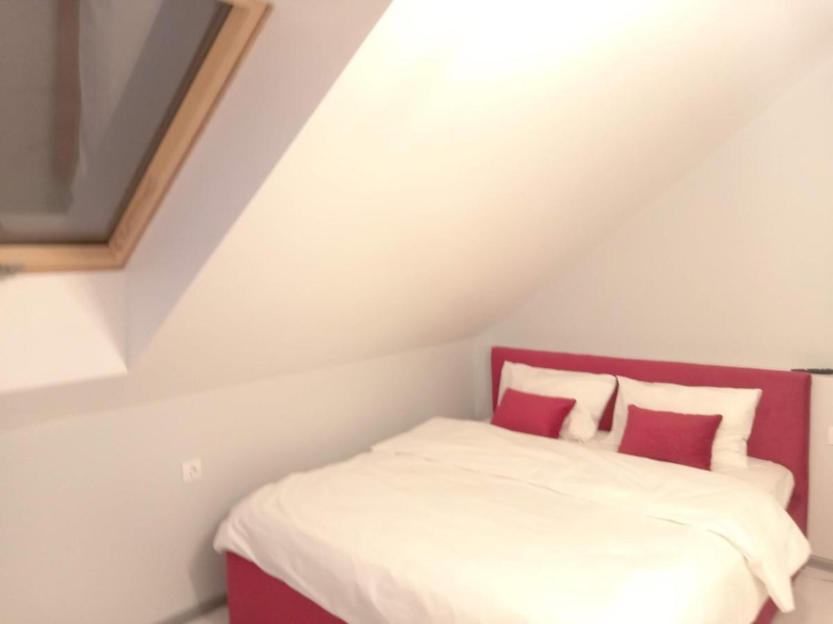 Pure Apartments Vip 5 Lviv Buitenkant foto