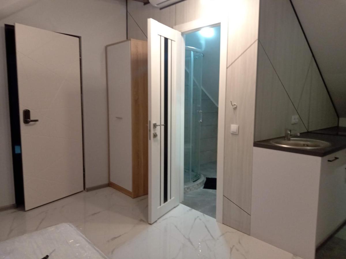 Pure Apartments Vip 5 Lviv Buitenkant foto
