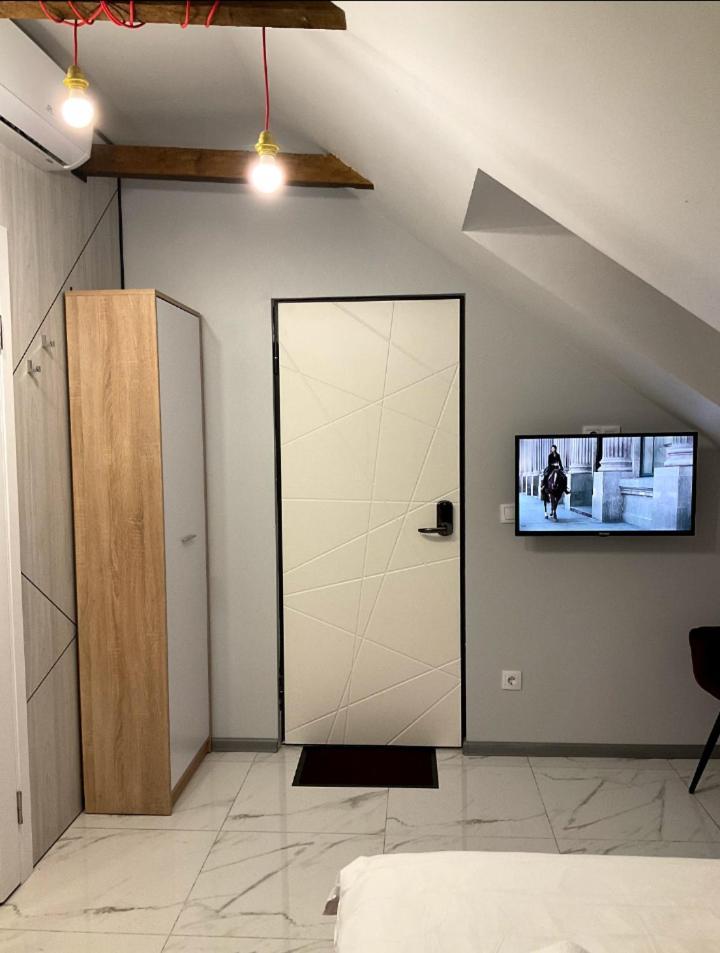 Pure Apartments Vip 5 Lviv Buitenkant foto