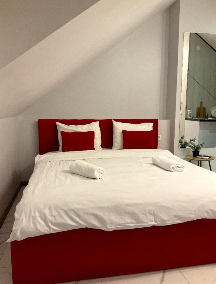 Pure Apartments Vip 5 Lviv Buitenkant foto